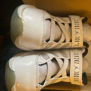 Jordan 11 legend blue 8C